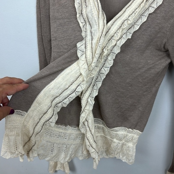 Y2K Tan and Cream Ruffle Single Button Sweater Top - Picture 4 of 8